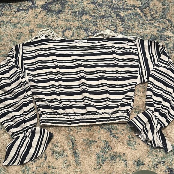 Womens English Factory brand crop top long sleeves tie shoulder sz L - Picture 1 of 6